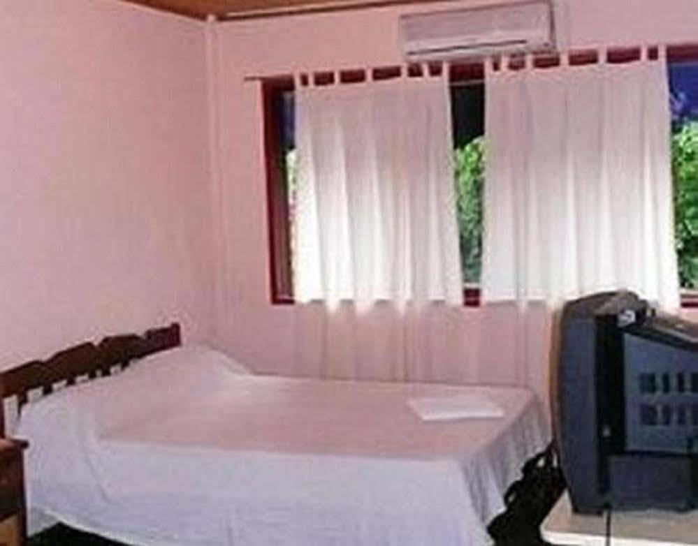 Residencial Uno Hostel Puerto Iguazu Luaran gambar